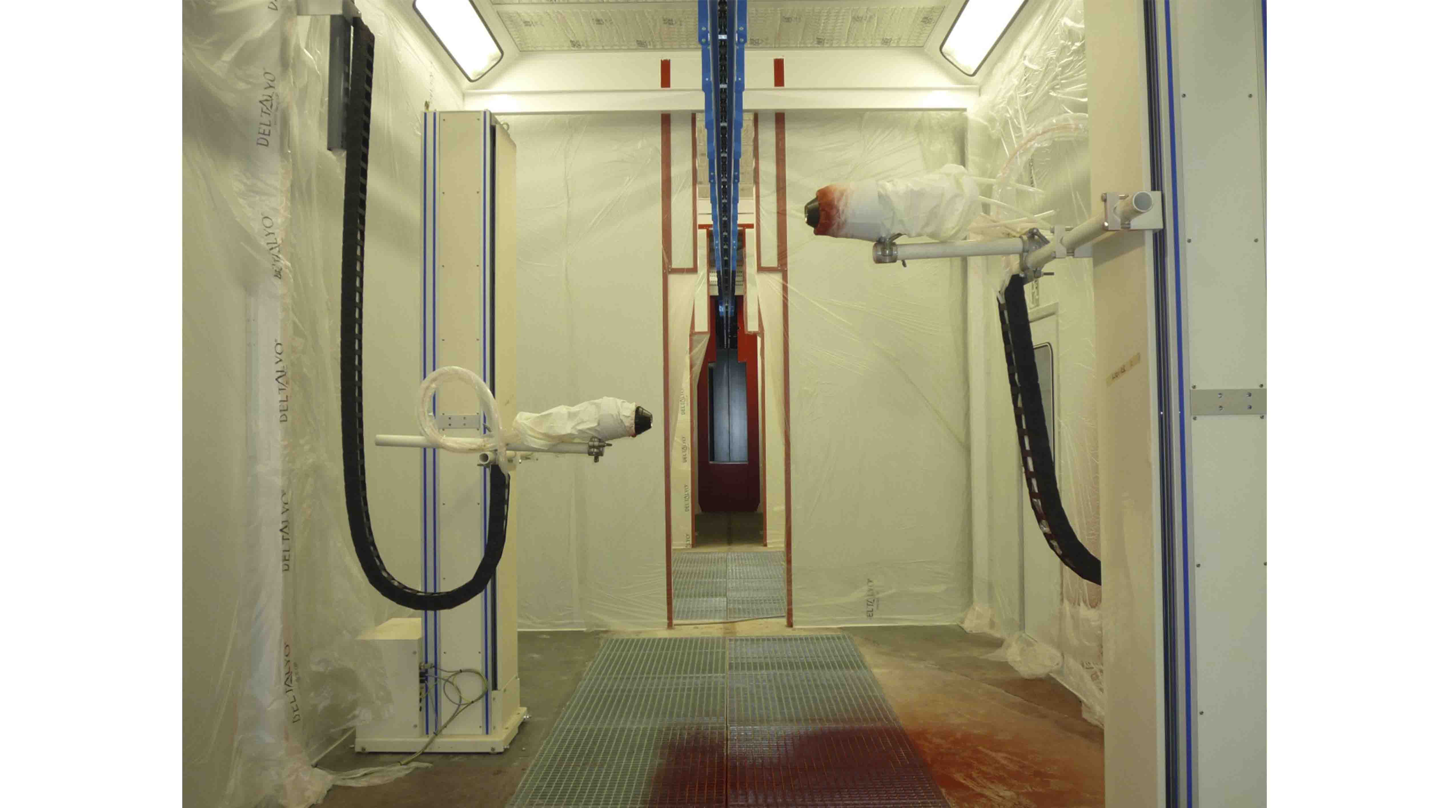 Líneas de tratamiento de superficie y pintura INSTALACIONES AUTOMATIZADAS: Cabinas de pintura